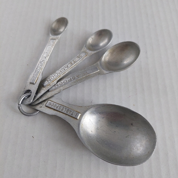 Vintage Measuring Spoons Metal - Picture 1 of 4